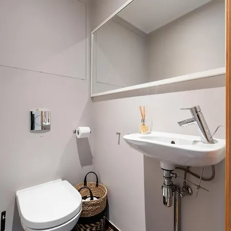 2br, Parking Included, Wi-fi, Next To Old Town Apartman