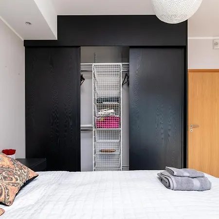 2br, Parking Included, Wi-fi, Next To Old Town Apartamento