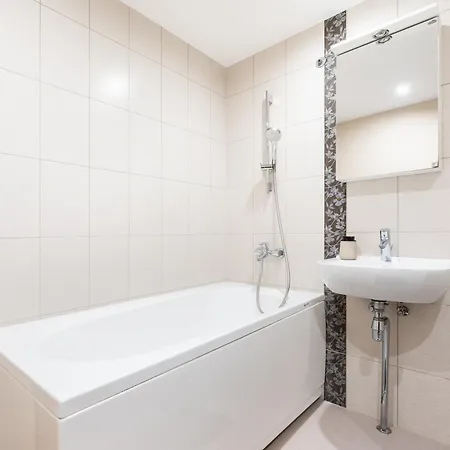 Apartman 2br, Parking Included, Wi-fi, Next To Old Town